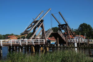 Holzklappbrücke über die Ryck in Wieck