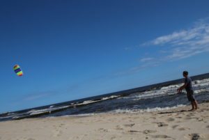 Drachensteigen am Strand von Koserow